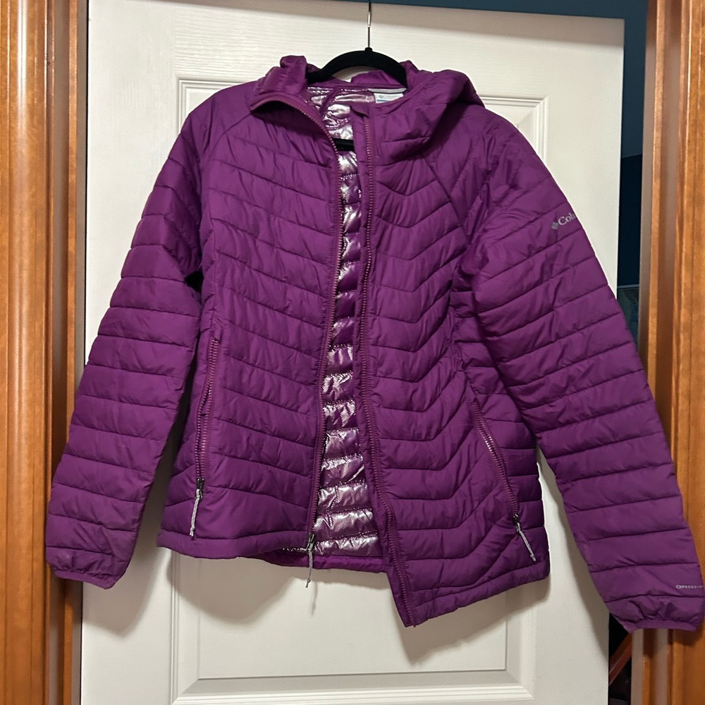 Excellent condition, Columbia zip up puffer jacket.